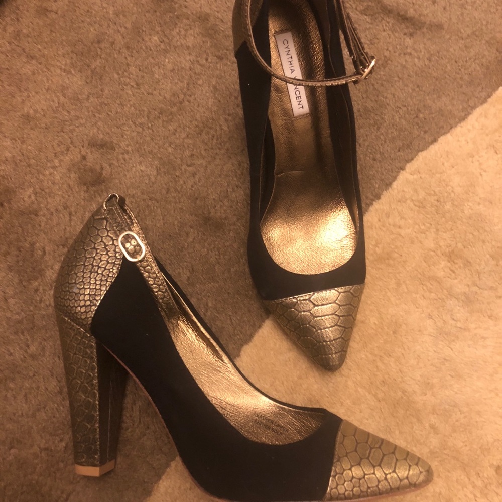 Gorgeous black & gold heels